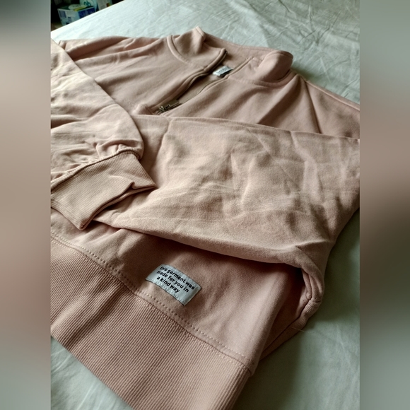 H&M Light Pink Crop zipped Sweatshirt - Picture 4 of 4